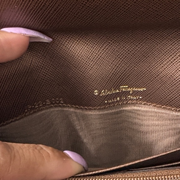 Salvatore Ferragamo Gancini Continental Wallet. - Picture 5 of 16